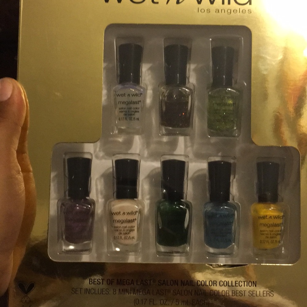 Set includes: 8 mini mega last